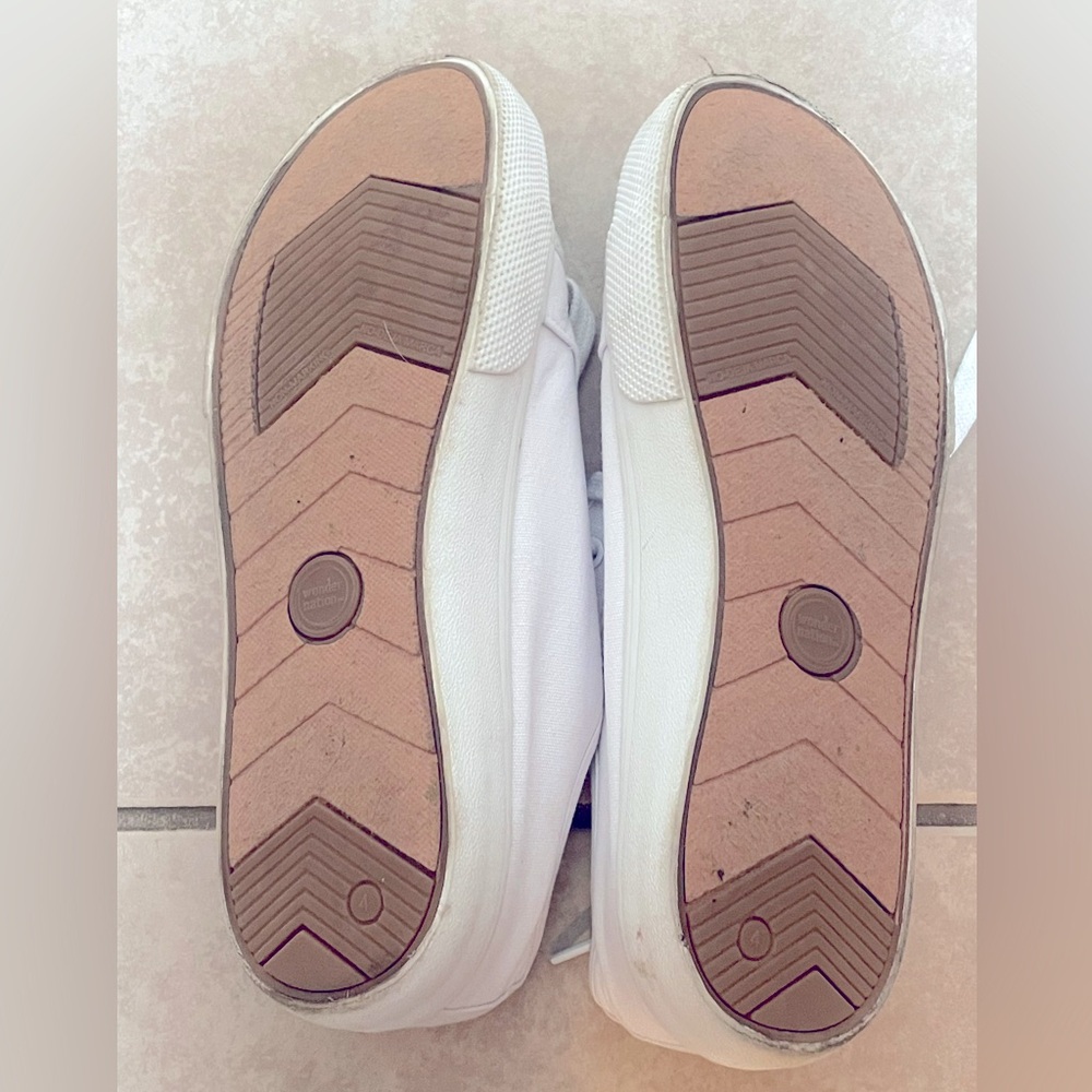 NWOT- Basic White Youth Loafer - Picture 3 of 4